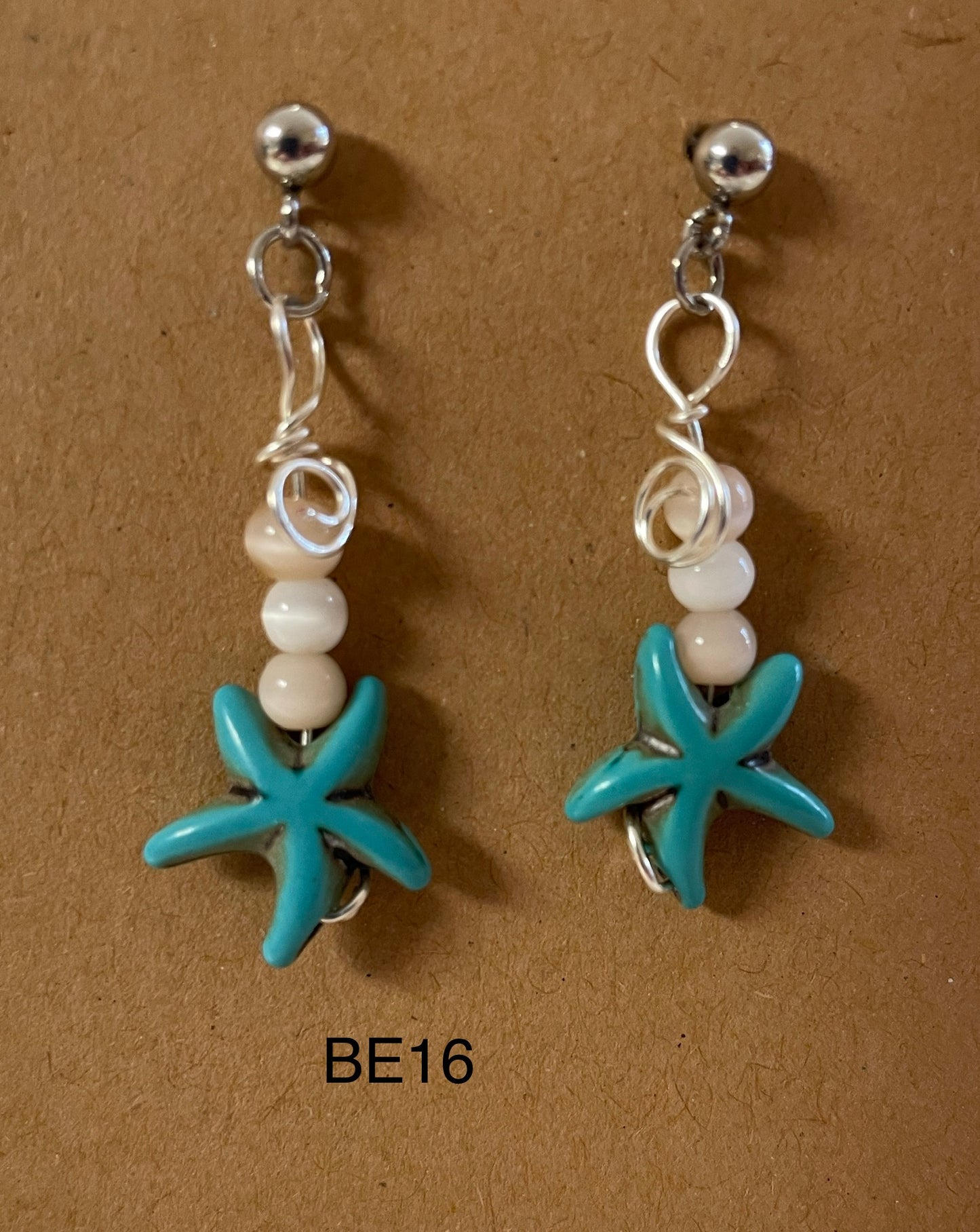 Starfish & three beads post earrings BE16
