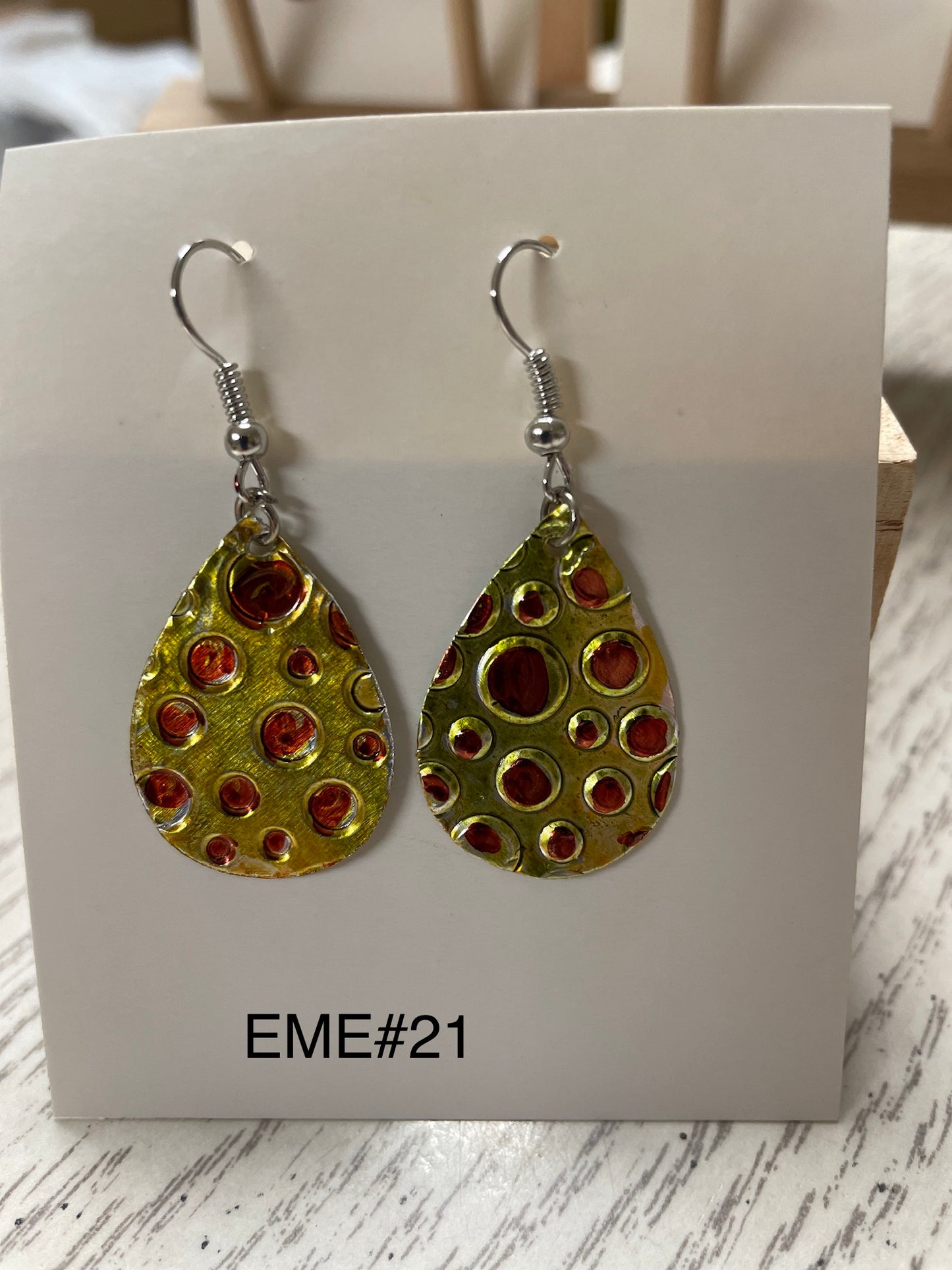 Tear Drop With Embossed Dot Earrings EME21